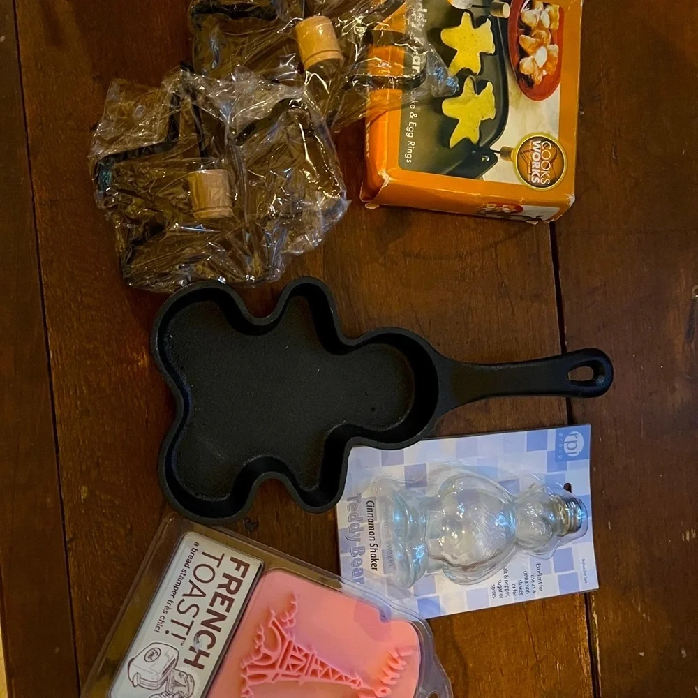 Cast Iron Black Bear Pancake Pan and Pink French Toast Stamp Breakfast Lot